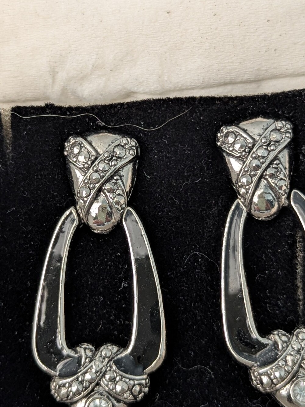 Vintage 1992 "Heirloom Elegance" Pierced Earrings/Boxed. - Picture 2 of 6